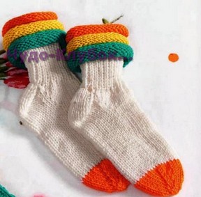 фото Детские носки с руликами вязаные спицами 13